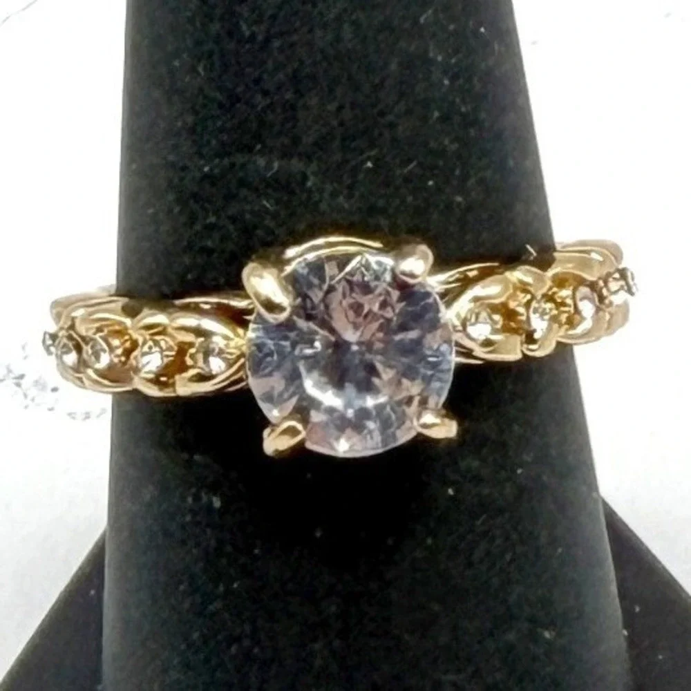 New Ring‎ Size 9 Clear Stone Statement Engagement Style Gold Tone